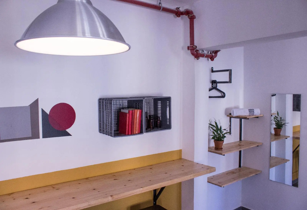 Renas House Smart Hotel