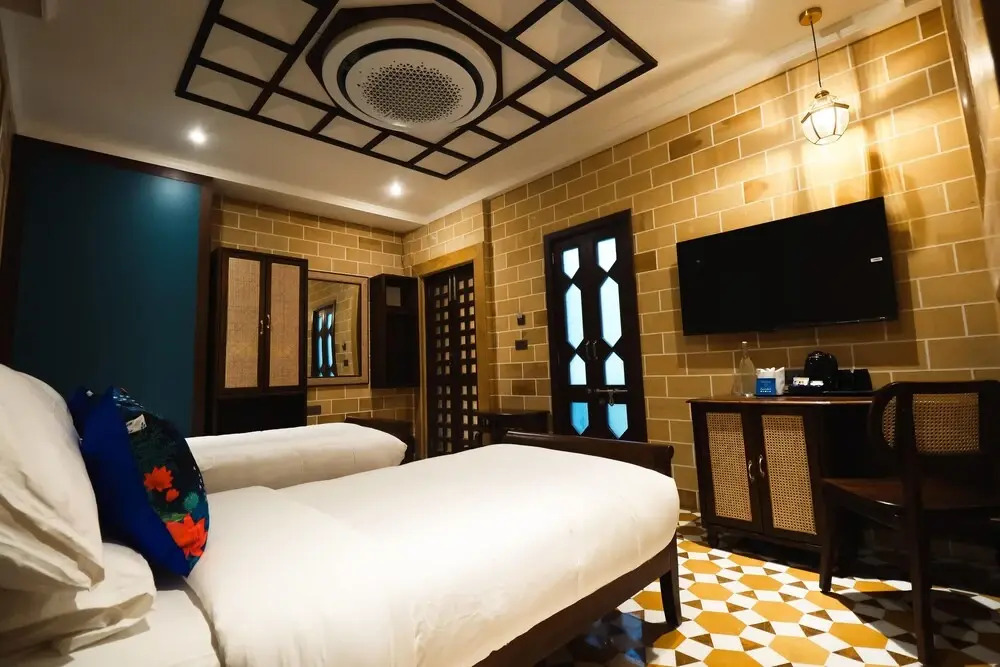 Guulab Haveli - Opp Fort