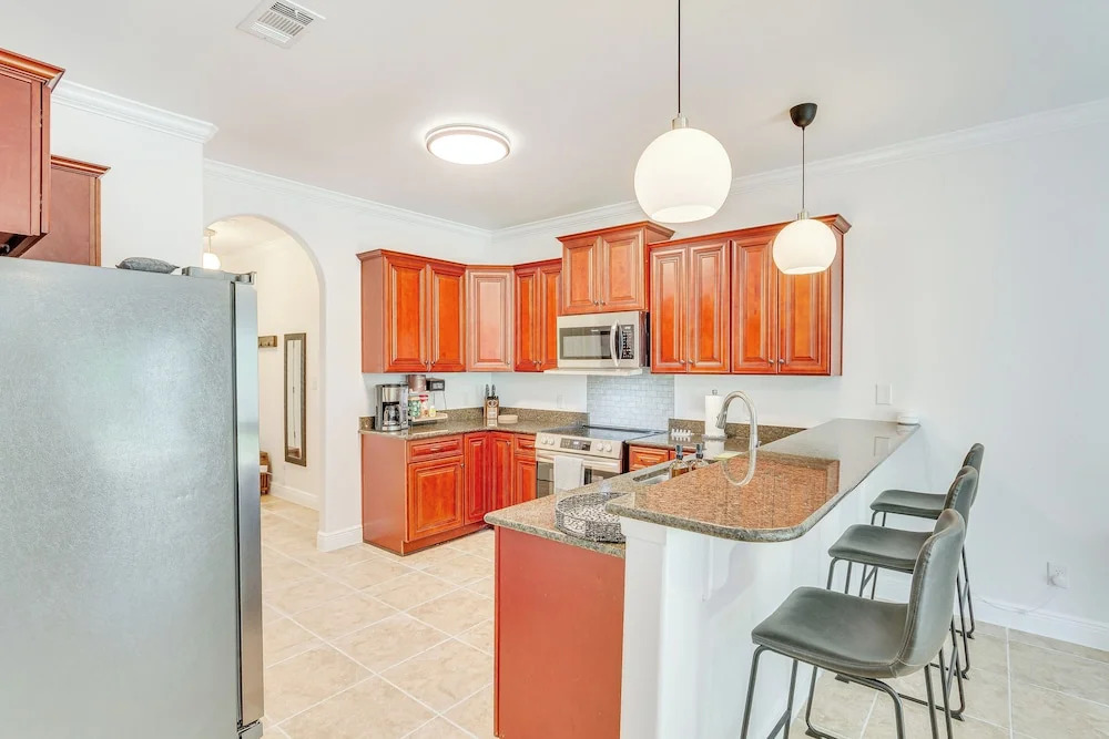 Charming Navarre Townhome: 5 Mi to Beach!