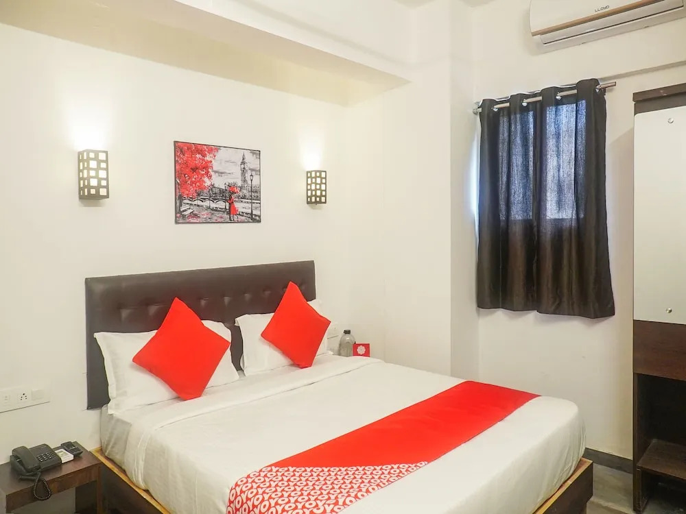 OYO 13304 Divine Destination