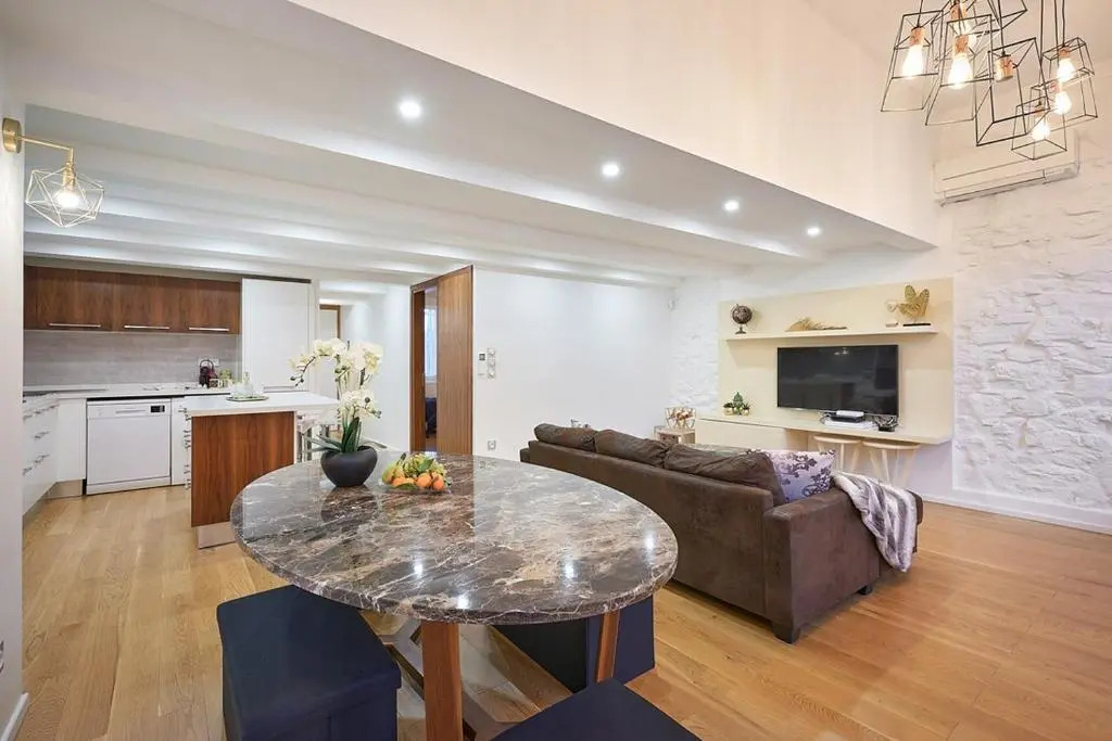 Sunlight Properties - Palme D Or - 2 Bedrooms, modern holiday rental apartment, hyper central