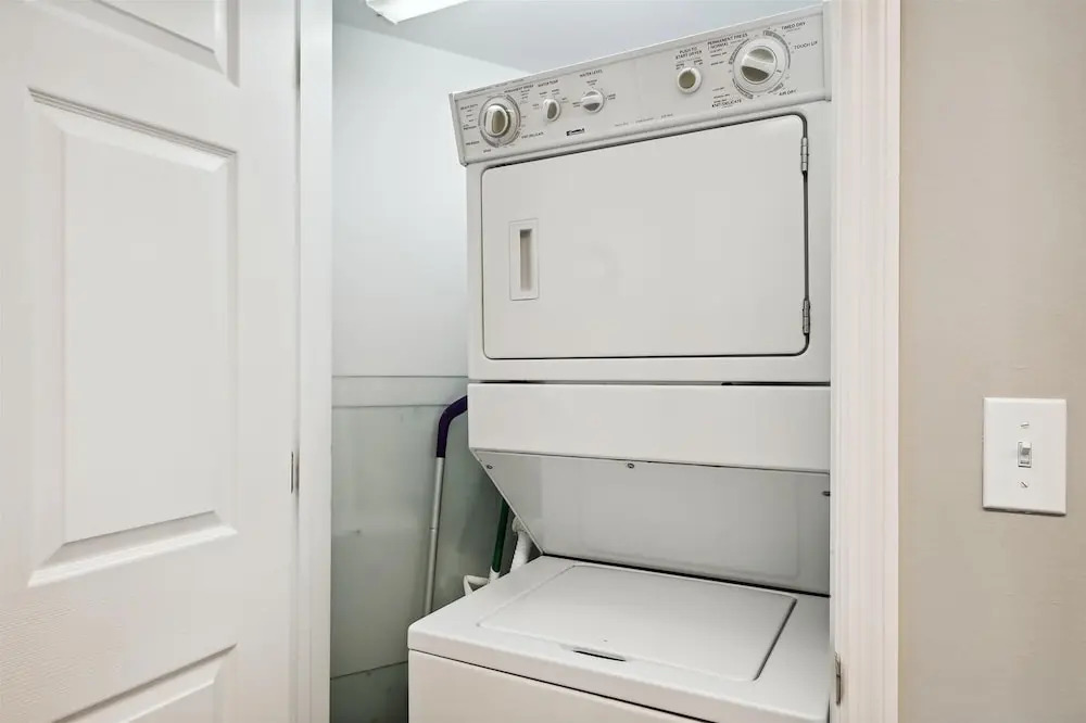 Seacrest 407 is a 2 BR Gulf front on Okaloosa Island by RedAwning