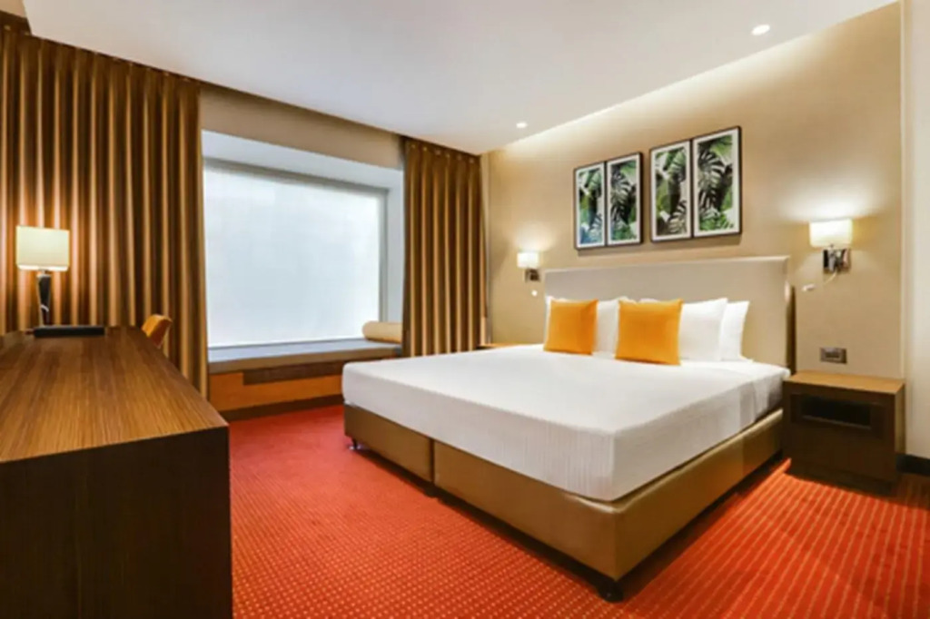 Lemon Tree Hotel Viman Nagar Pune