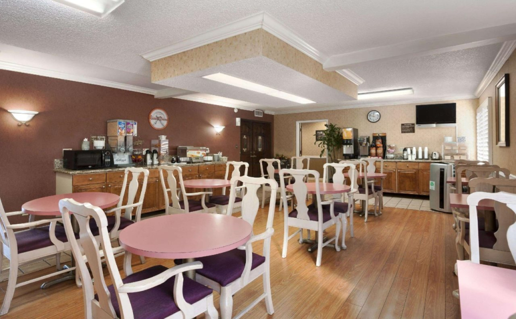Howard Johnson by Wyndham Buena Park