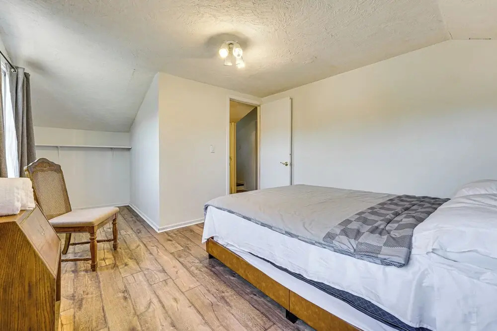 Private Pool & Yard: Pet-friendly Home in Toledo
