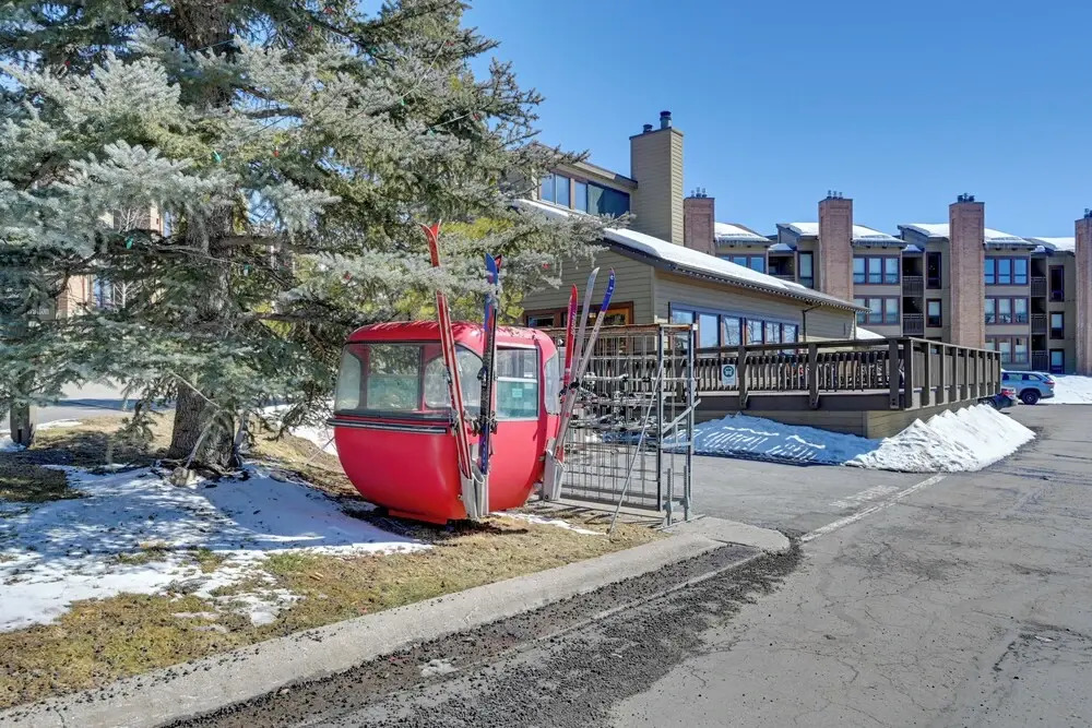 Upscale Condo w/ Balcony < 1/2 Mi to Ski Resort
