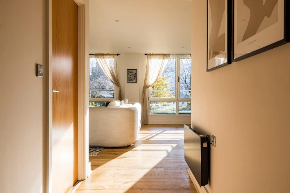 The Crystal Quarters - Modern Bright 2bdr Apartment