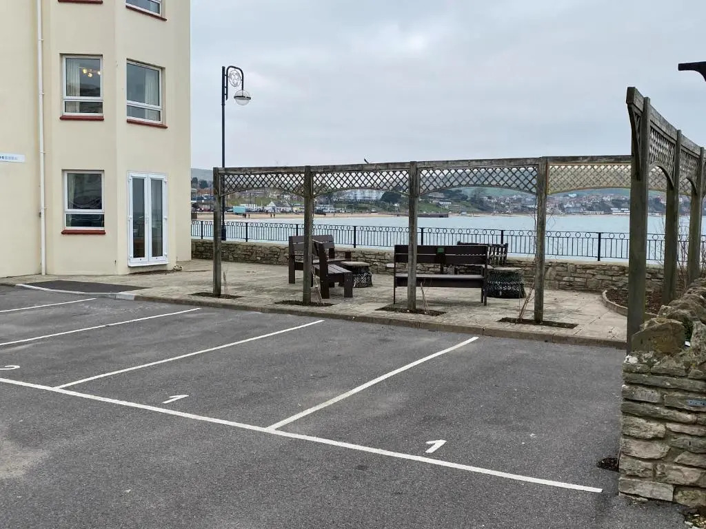 1 Quayside Court
