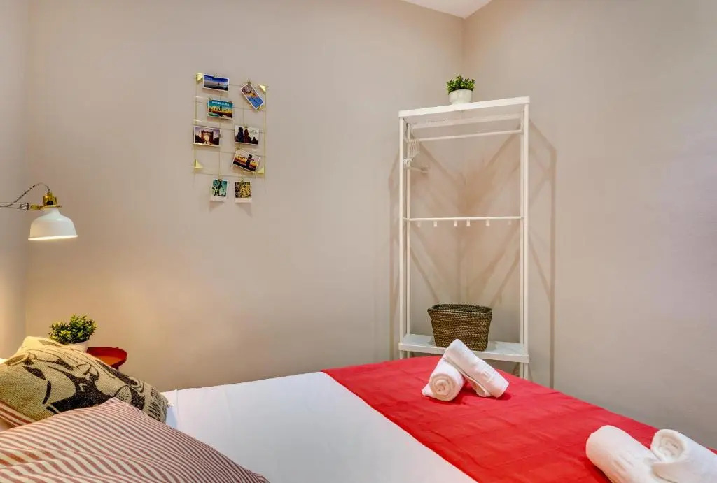 Renovated & Classic 3-Bedroom Sagrada Familia Apt.