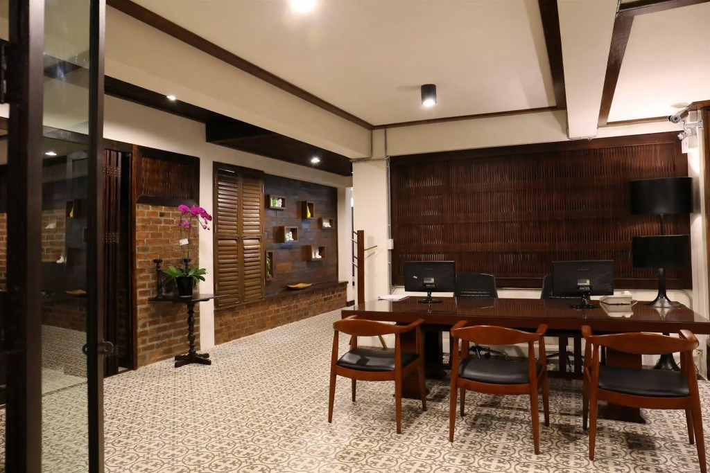 Kampaeng Ngam Hotel - Steps to Night Bazaar & Old City