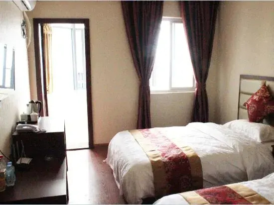 Xinyang Lakeside Boutique Hotel