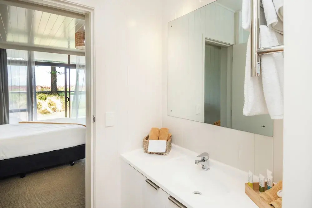 Whispering Sands Beachfront Motel