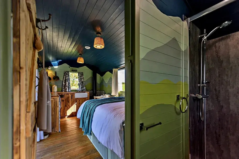 Tranquil Shepherds Hut With Stunning Views, No Deposit