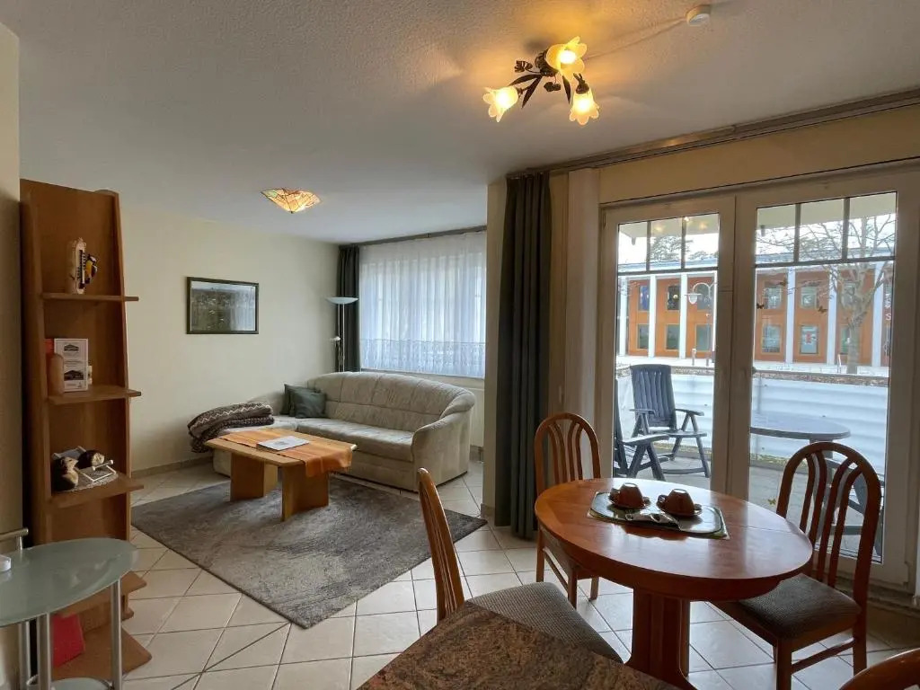 Ferienwohnung Ursula in der Villa zum Kronprinzen direkt gegenüber der Saarow Therme