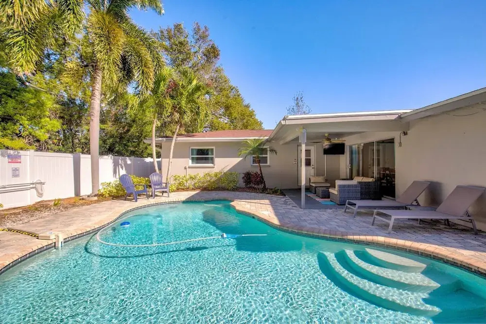 Sunny Escape-heated Pool