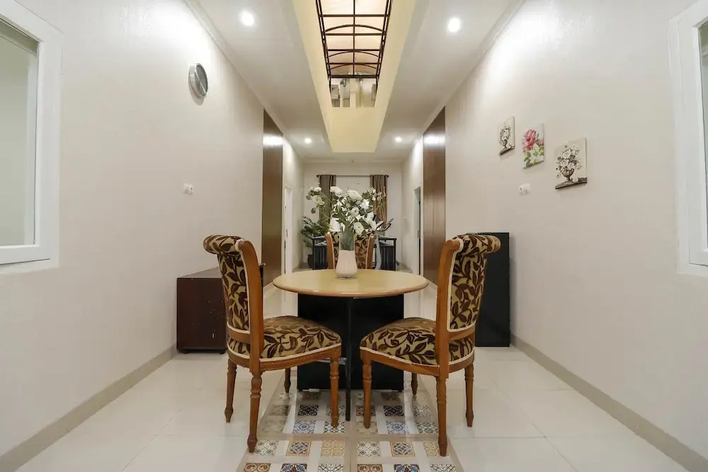 RedDoorz Plus near Dharmawangsa