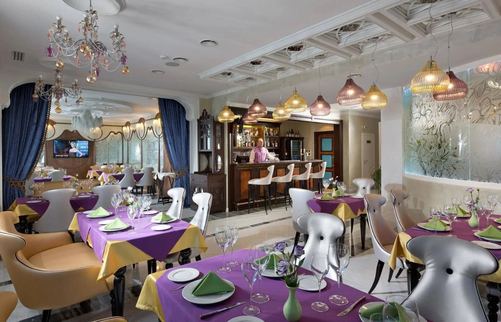 Iris Art Hotel