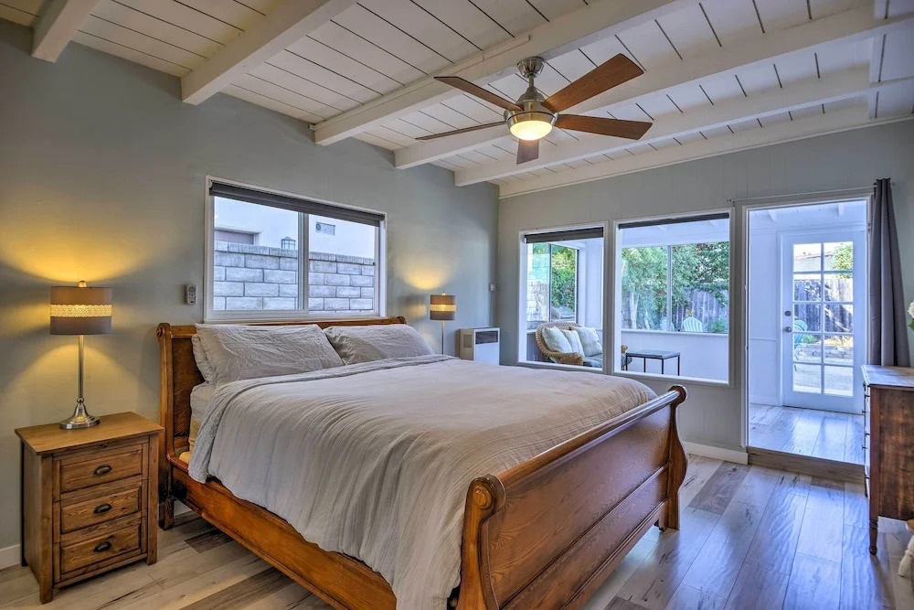Remodeled Ventura Beach Home With Yard & Fire Pit!