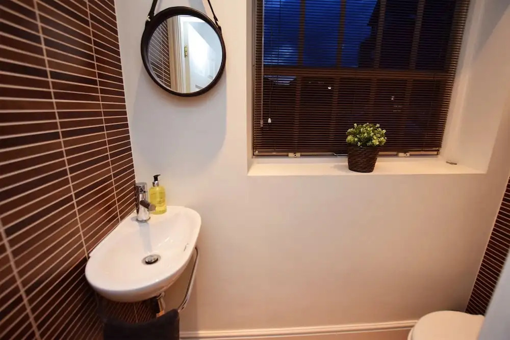Perfect for Uni and City Stays - Modern 2-Bed with Parking