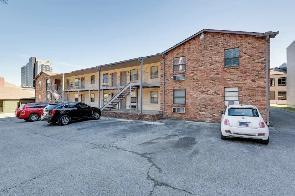 1 Mi to Dtwn: Pet-friendly Apt in Nashville