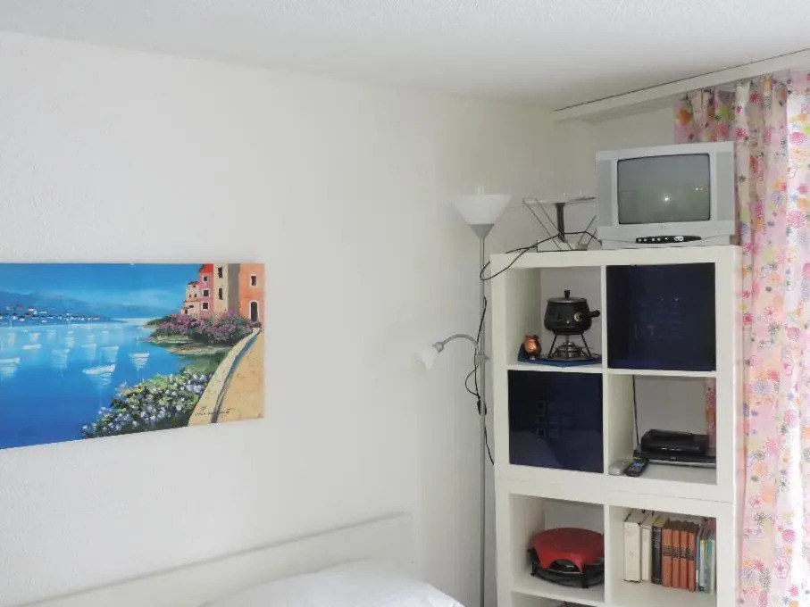 Gentiana (162 Li) Studio