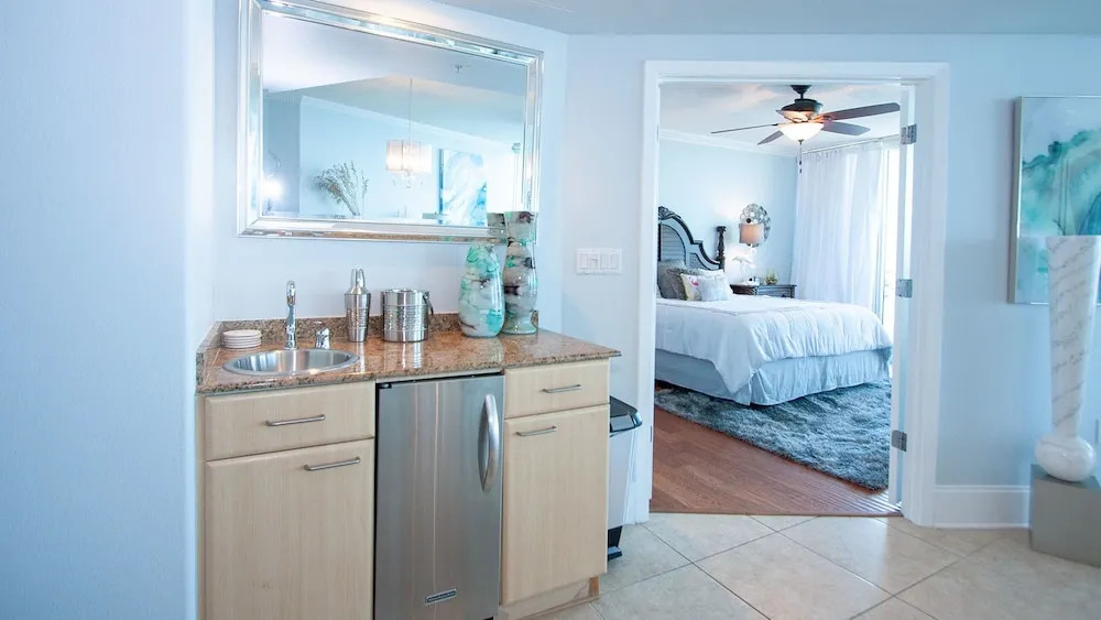 Modern Bayside Three Bedroom Condo - Unit Crb0505
