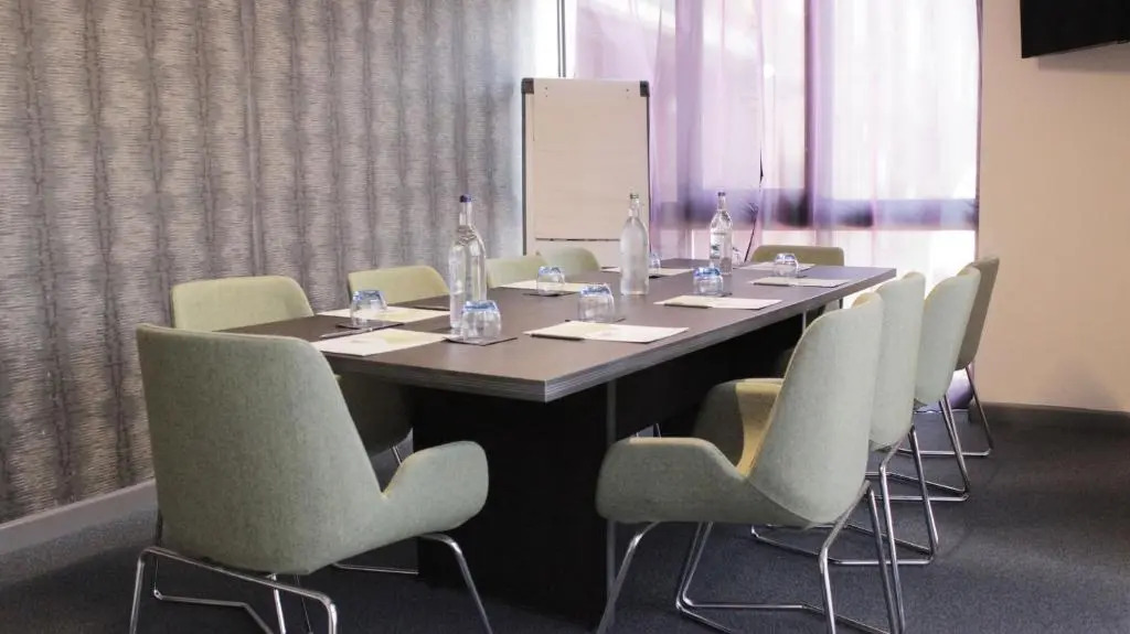 Отель Travelodge Liverpool Central Queens Dock and Arena