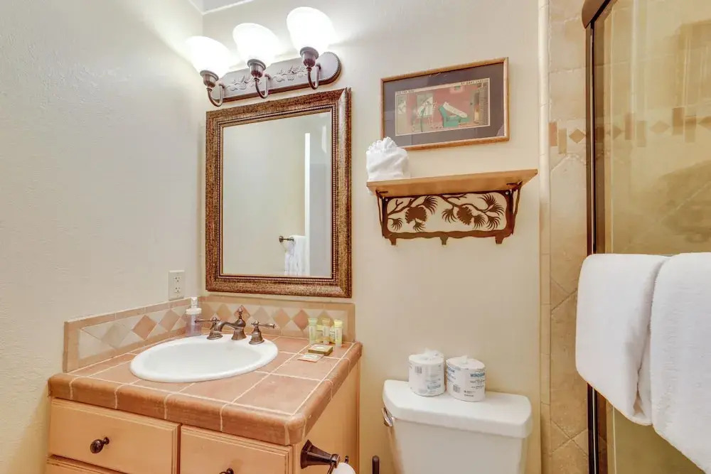Walk to Ski Lift: Mtn-view Condo in Mammoth Lakes