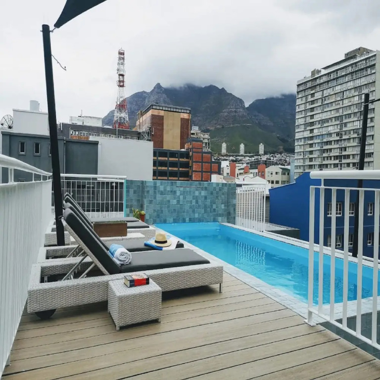 Urban Oasis Aparthotel