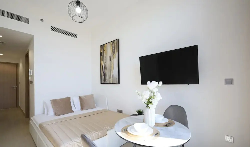 Modern Elegance Studio in Azizi Riviera