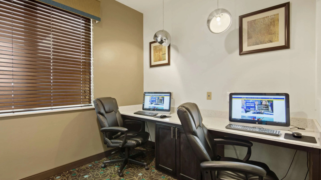 Best Western Lindsay Inn & Suites