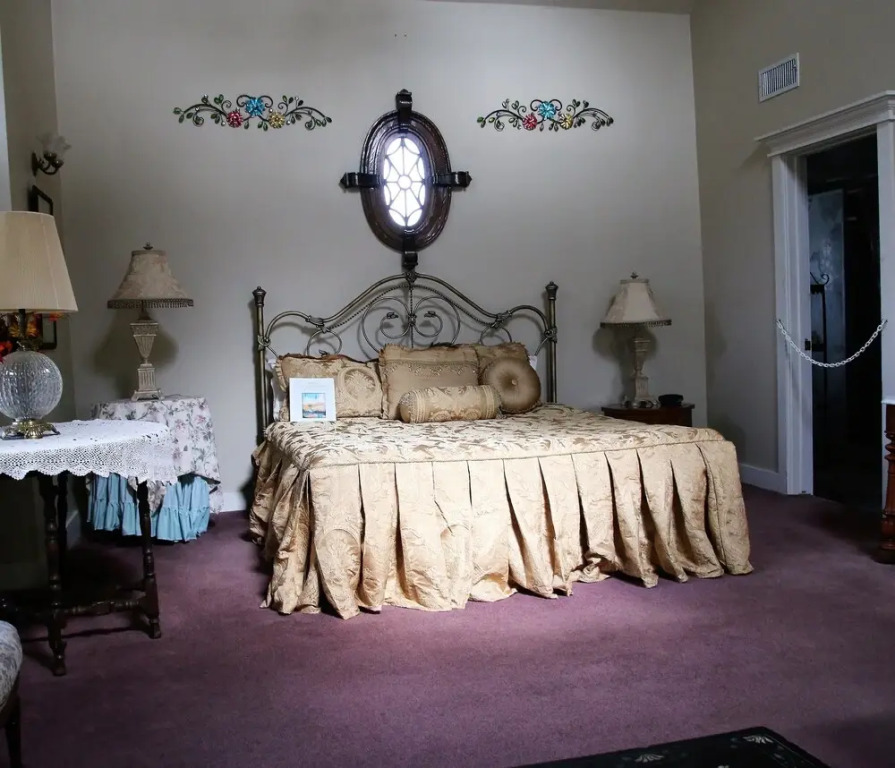 The Victorian Gold Bed and Breakfast