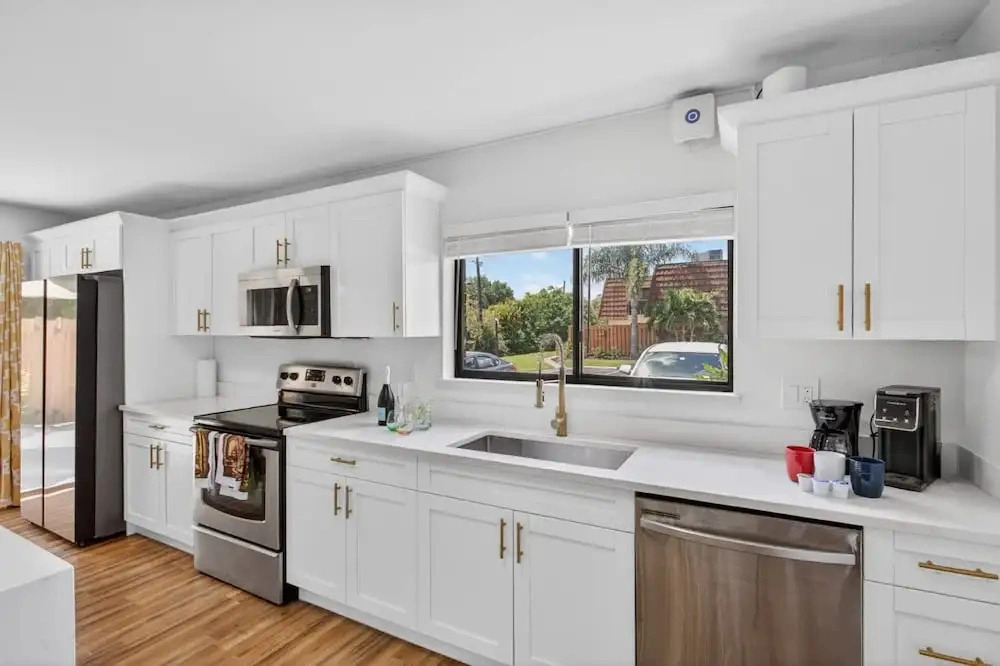 Spacious 2BR Pool Patio Escape Mins to Beach