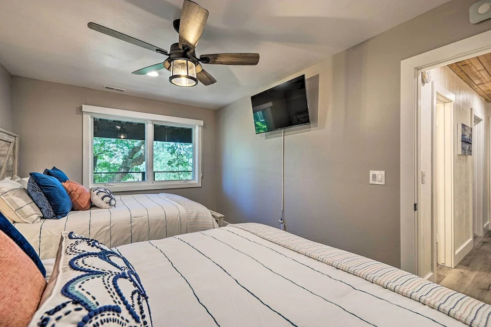 Airy Alpine Getaway w/ Lake Arrowhead Views!