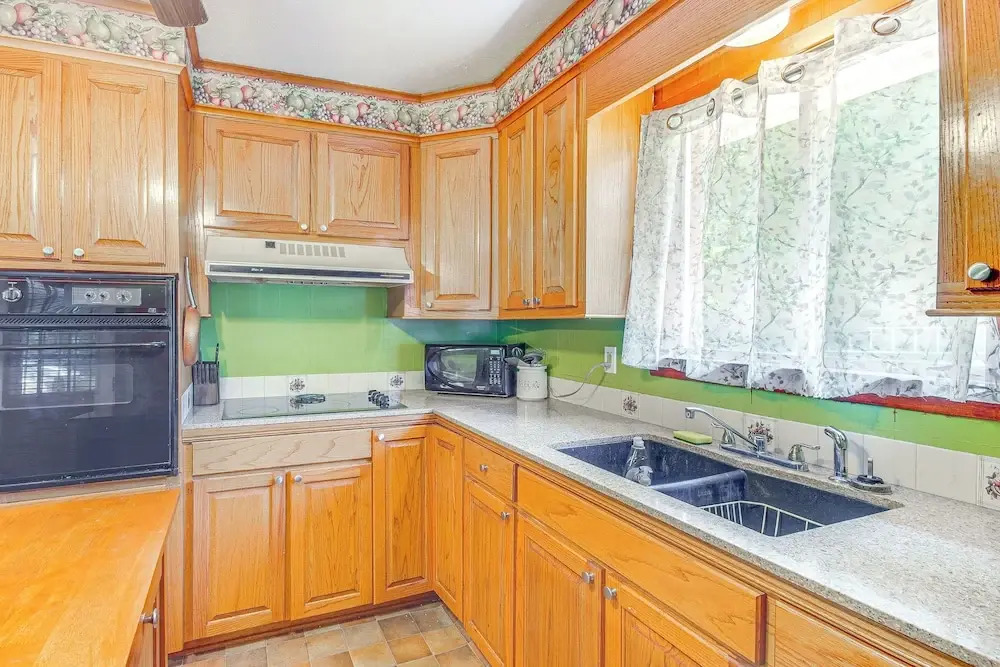 Inviting Vicksburg Home w/ Patio + Charcoal Grill!
