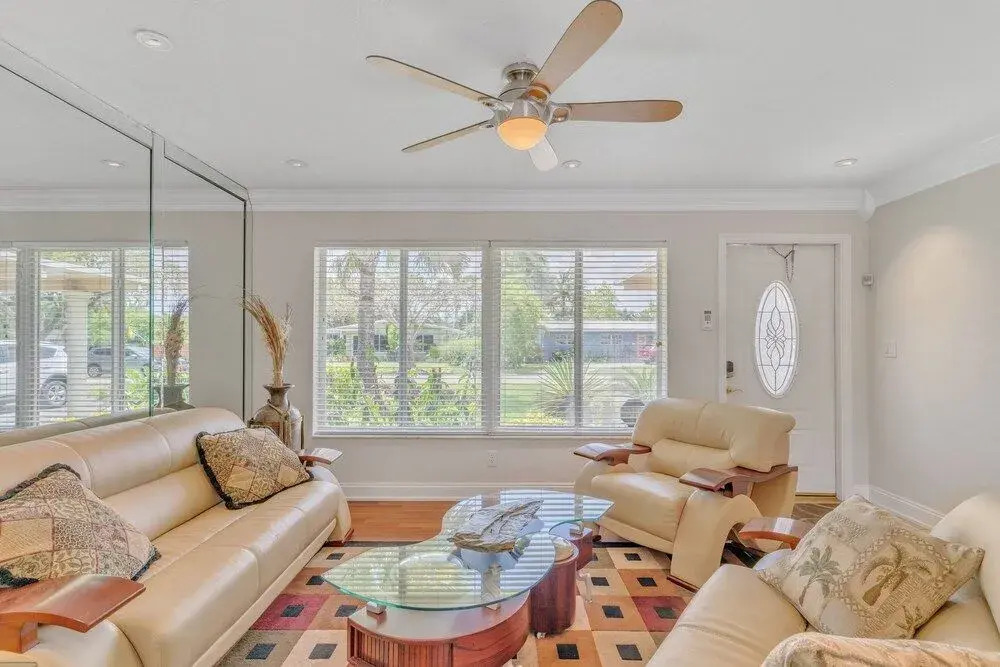 Shangri-la 3 Bedroom Home by RedAwning