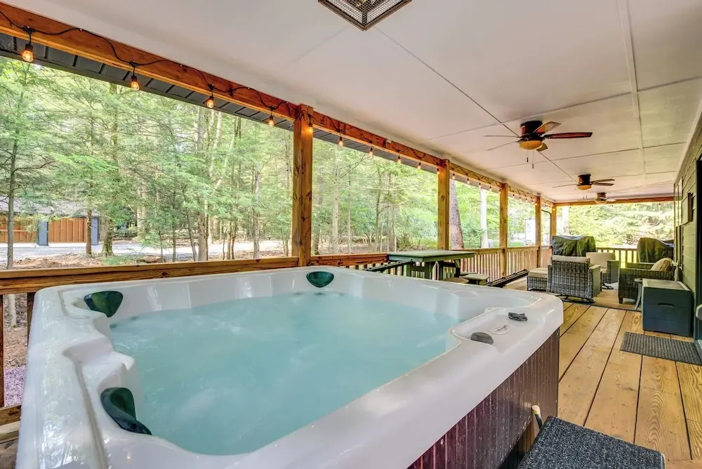 Hot Tub, Beach Access: Albrightsville Retreat