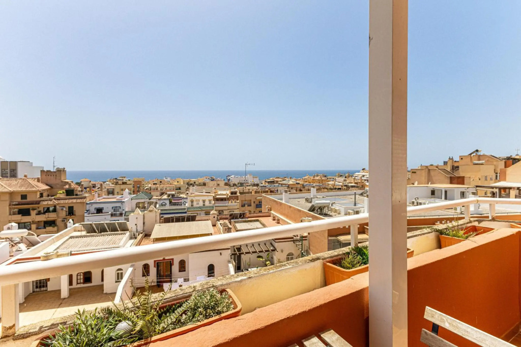 3 bedroom apartment with private rooftop terrace