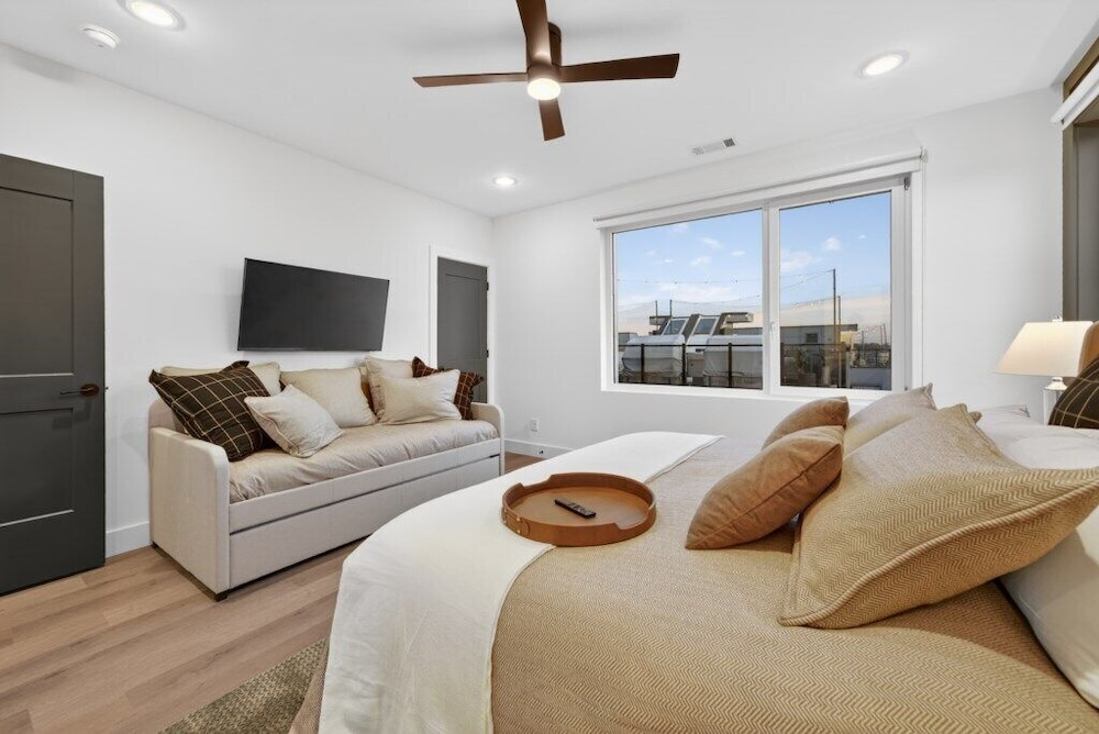 4BR Twilight Lane with Pool and Hot Tub