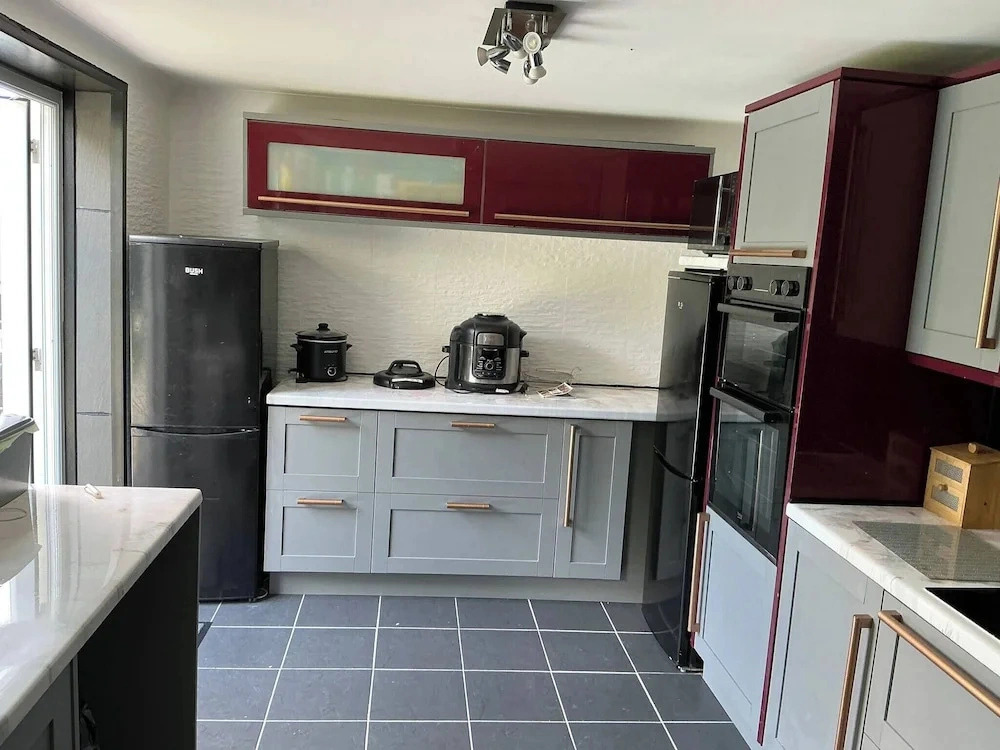 Spacious Luxury House Sleeps 8 Adults