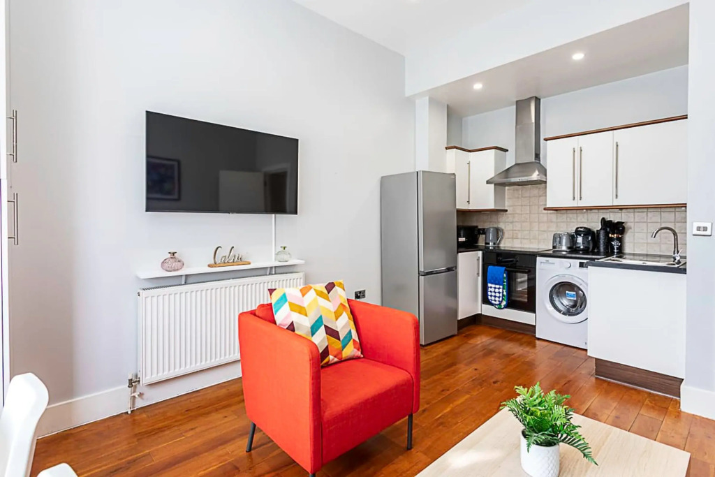 Refurbished St.johns Hill Apartment
