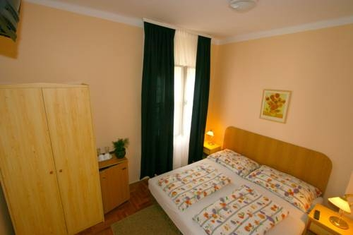 Süle Apartments & Rooms