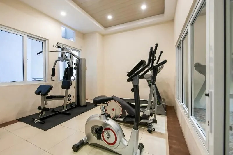 Oyo 207 Bay Area Suites Near Philippine General Hospital