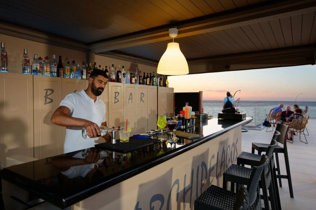 Archipelagos Hotel