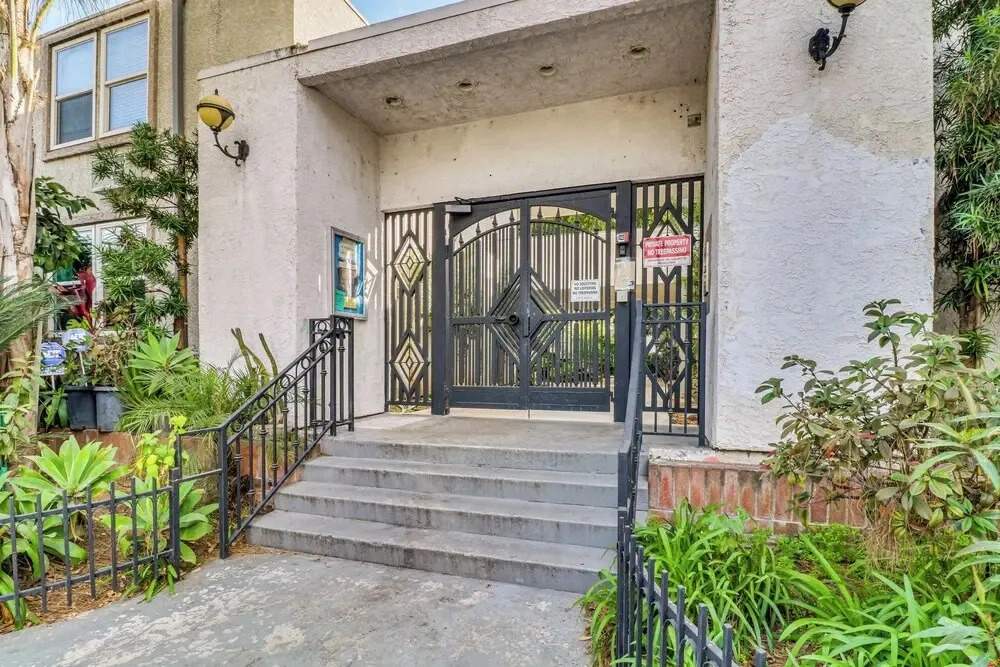 Extended Stay in the Valley: Gated & Convenient