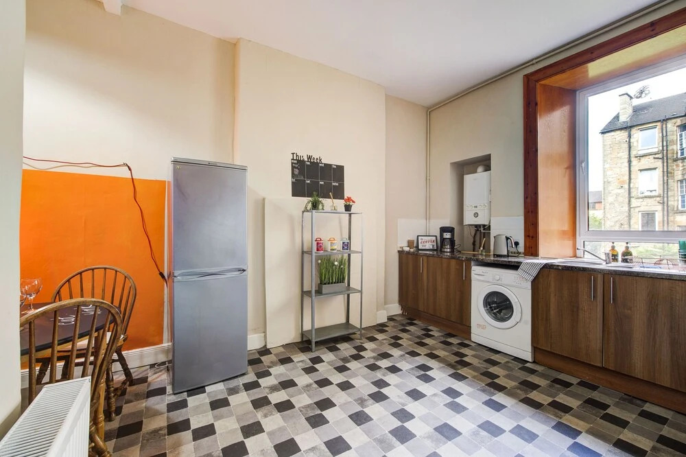 Perfectly Situated Glasgow 2 Bed Apartment