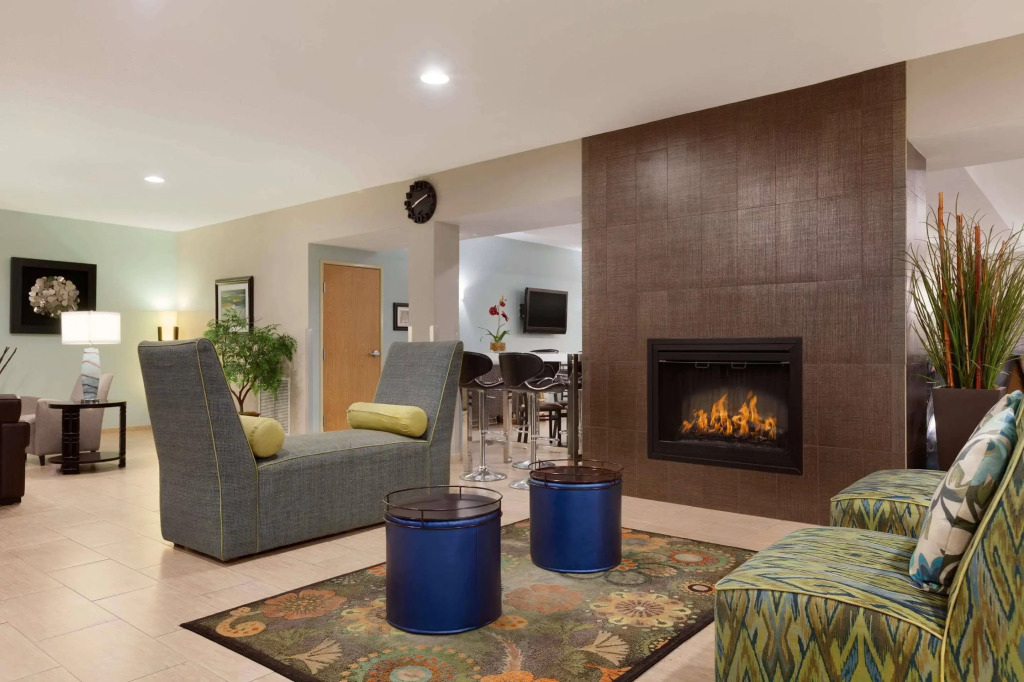 Best Western PLUS Peppertree Airport Inn