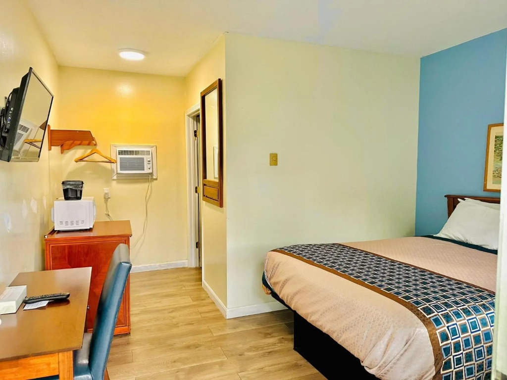 Hampton Motor Inn