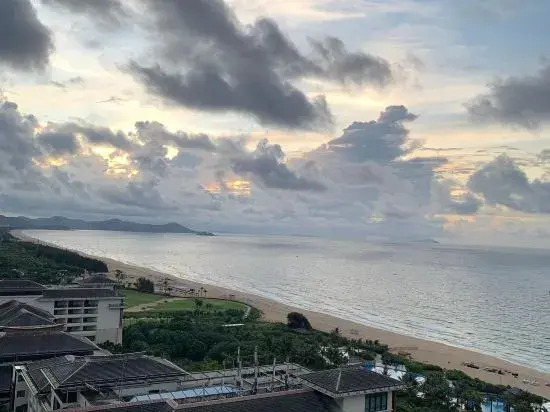 Hailing Island Neptune Sea View Hotel (Poly Shili Yintan Branch)