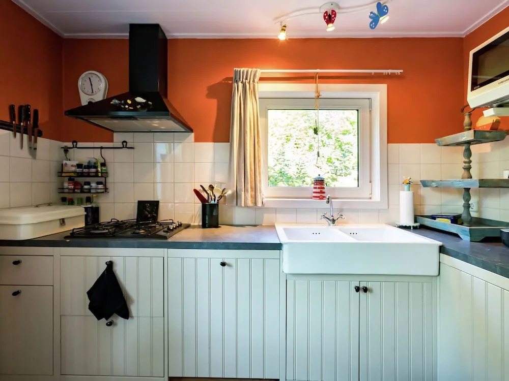Sunny Cottage in Burgh-Haamstede Zealand with Garden